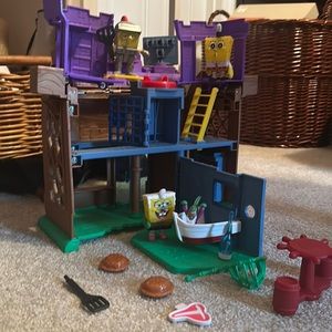 SpongeBob house and toys